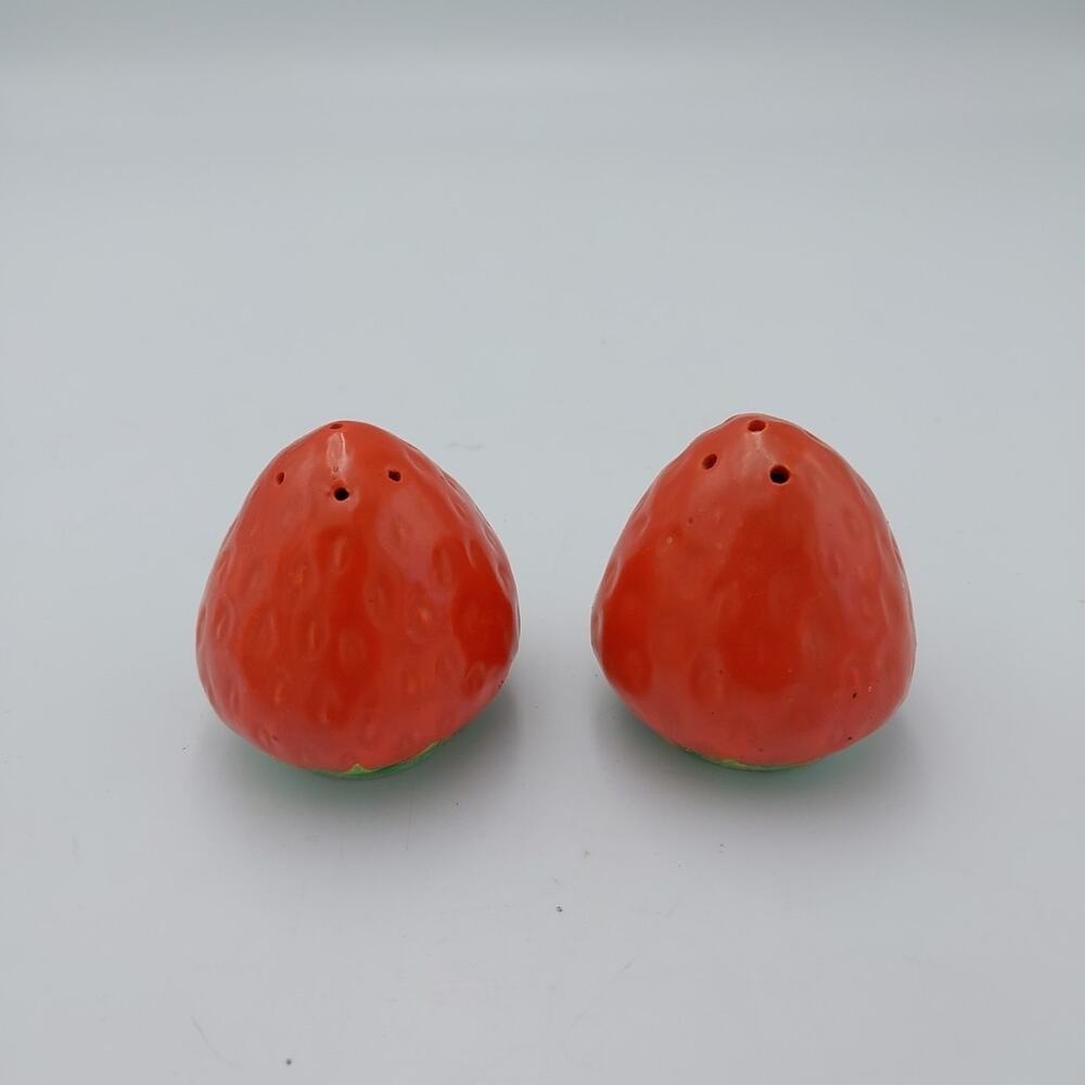 Vintage Japan Ceramic Strawberry Salt And Pepper‎ Shaker Set "Arizona"